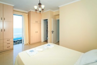 accommodation blue chill villa sea view room